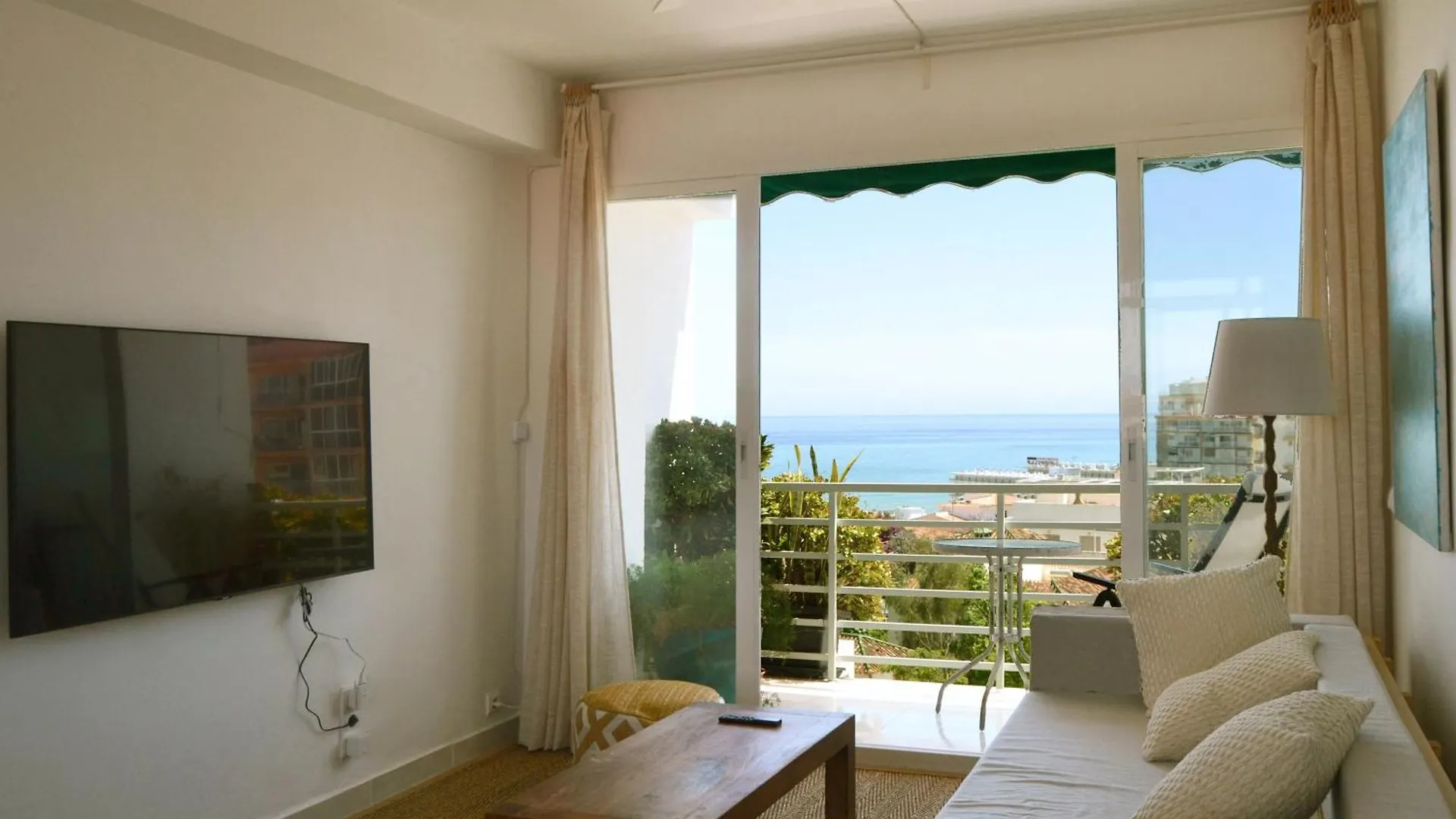 טורמולינוס Light-Filled Apartment With Sea Views ספרד